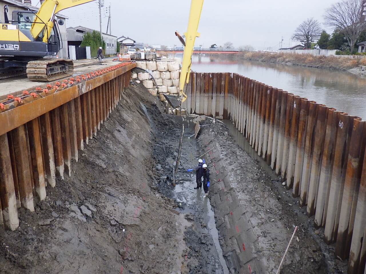 久留米市の建設会社フジクロによる土木施工管理の現場確認風景