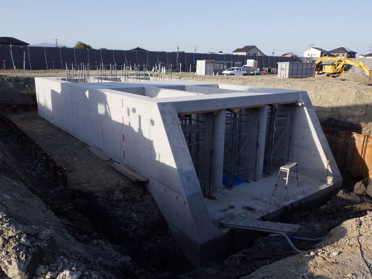 久留米市の建設会社フジクロによる公共構造物設置工事の現場